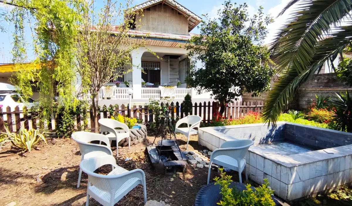 ویلا دوخوابه هفت بهشت - آتشدان و جای شب نشینی