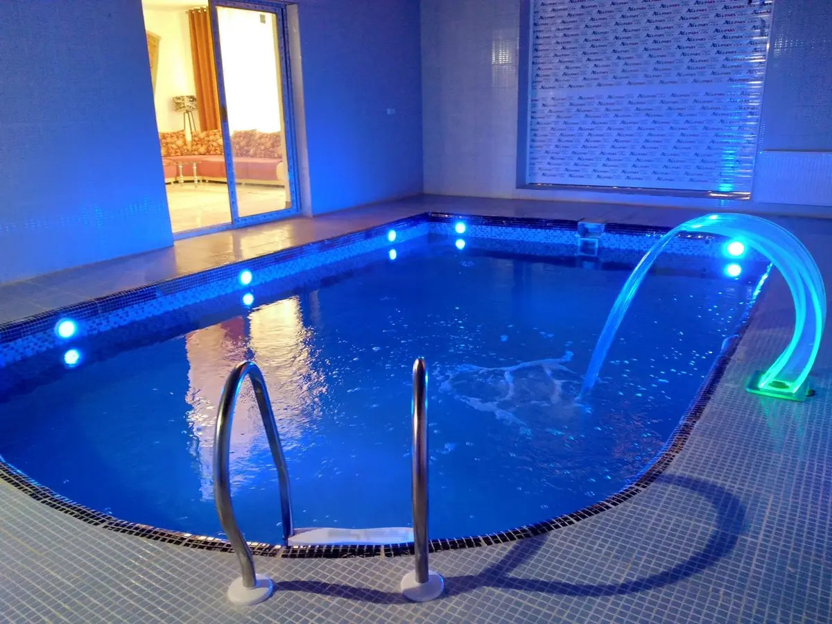 ویلا دوخوابه استخردار آبگرم حافظ