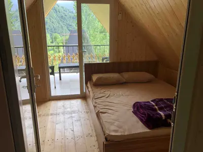 کلبه دوخوابه جنگلی سرخدار