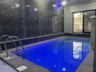 کلبه دوخوابه سوئیسی استخردار آبگرم لی و تا