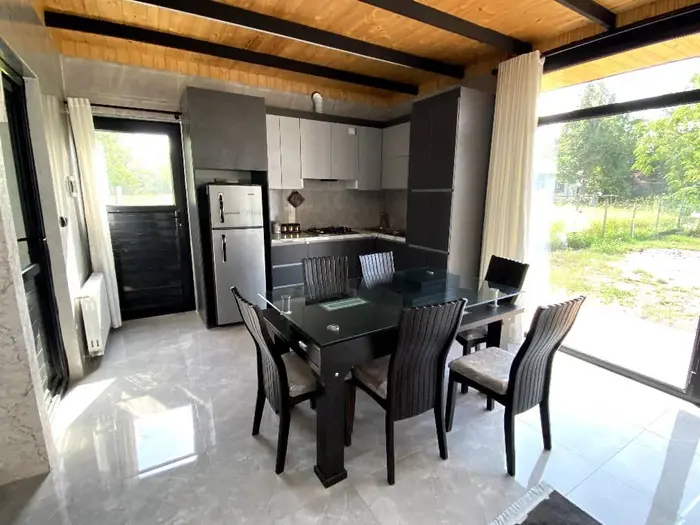 کلبه دوخوابه سوئیسی جکوزی دار چوبی شمس