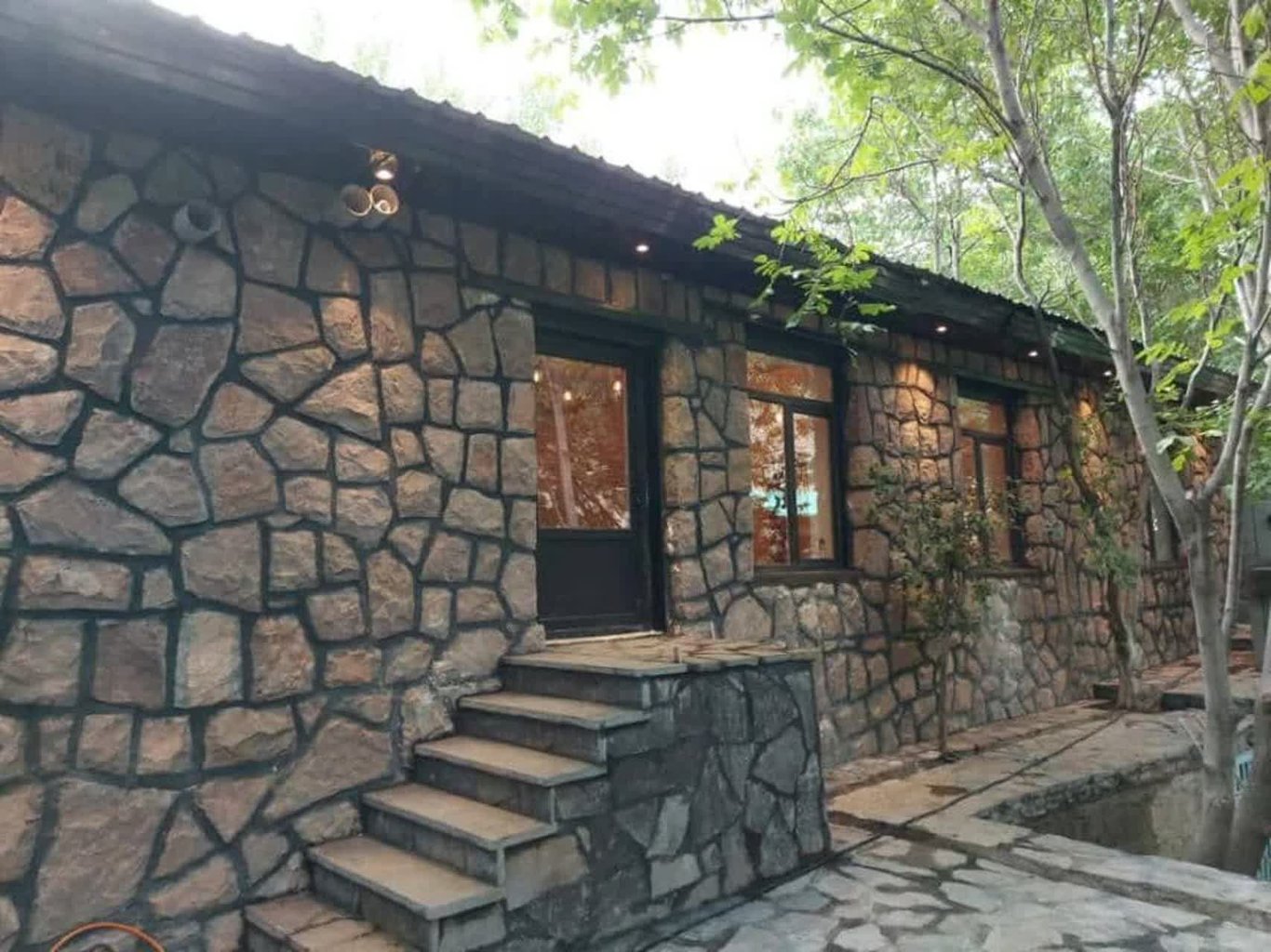 دوخوابه طلایی لالان