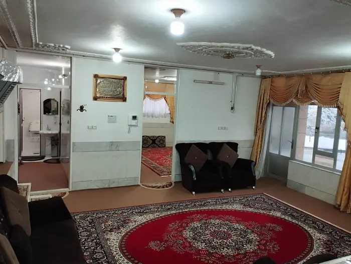 سوئیت دوخوابه وحدت آباد - نمایی از پذیرایی ،سرویس بهداشتی ،اتاق خواب وبخشی از حیاط 