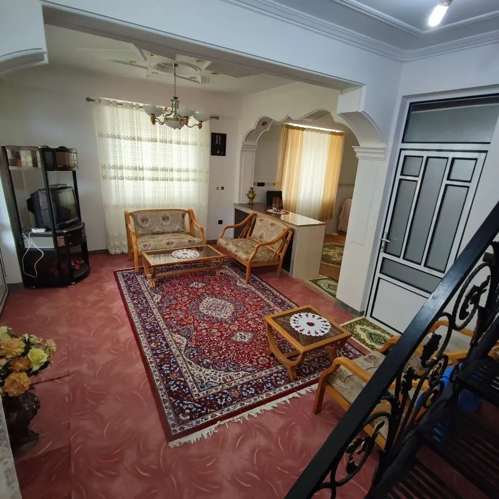 یک خوابه روشنده - هال قسمت بالا