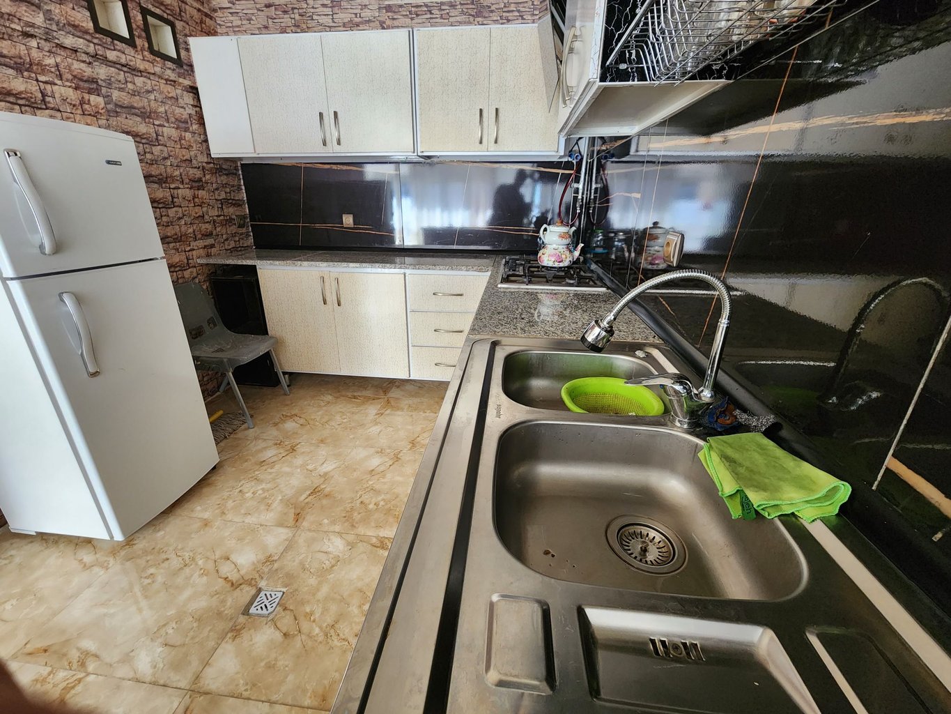 آپارتمان دوخوابه شادیها