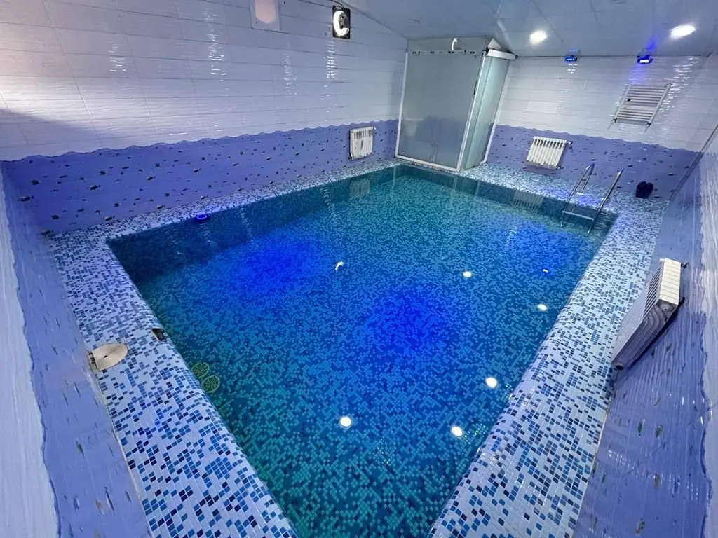 ویلا دوخوابه استخردار آبگرم سفید تمشک 30