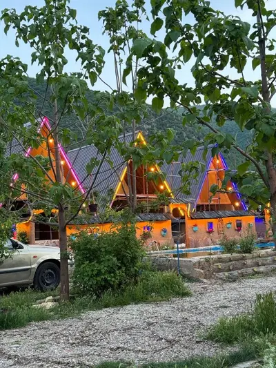 کلبه دوخوابه سوئیسی جکوزی دار ارکیده