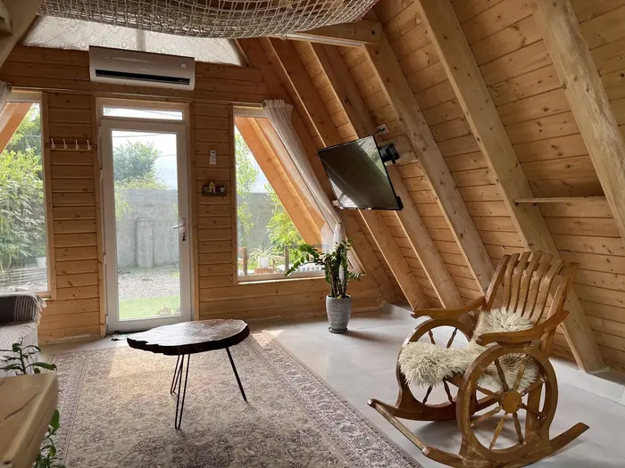 کلبه یک خوابه چوبی زیزا