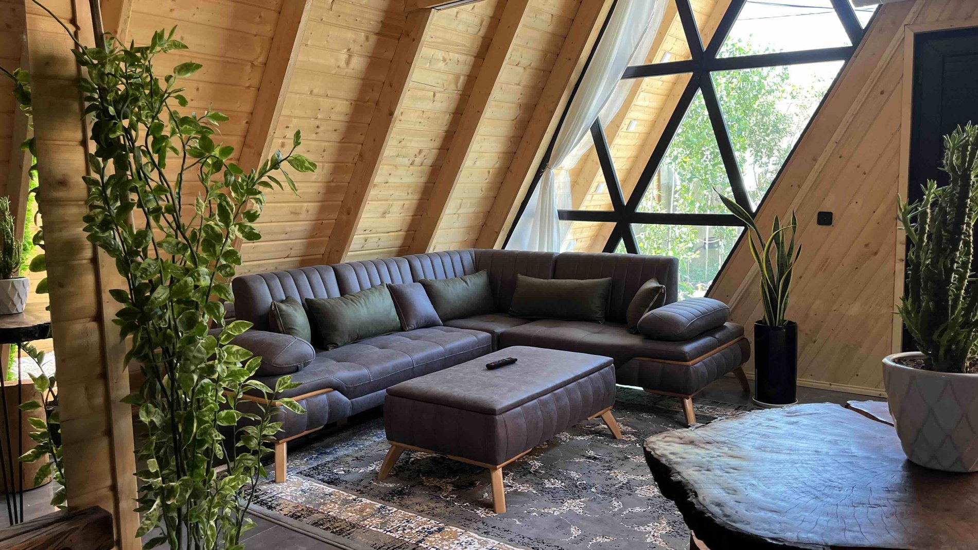 یک خوابه سوئیسی جکوزی دار تیکا