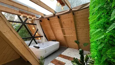 کلبه یک خوابه سوئیسی جکوزی دار تیکا