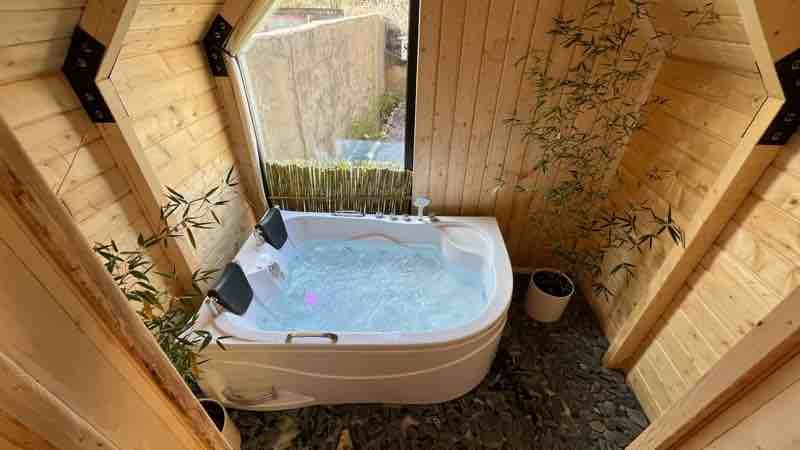 کلبه یک خوابه جکوزی دار هیلا - انتخاب عنوان تصویر