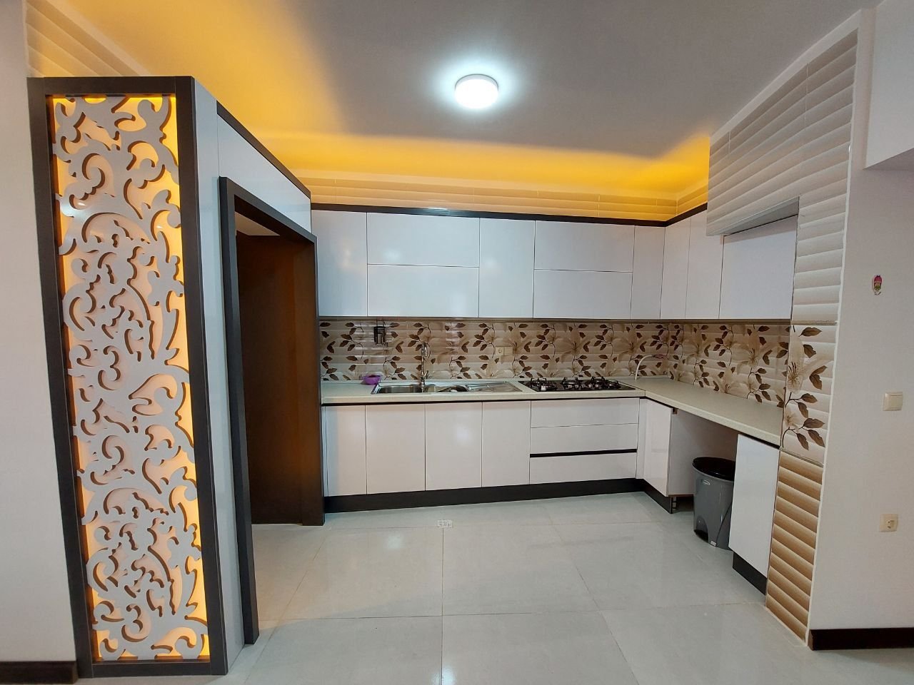 دوخوابه جنگلی خندان 1