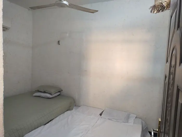 بوم گردی موم گپو - واحد یک خوابه خنیزی - موقع ورود به اتاق خواب