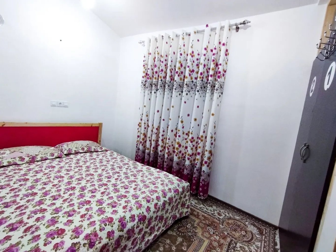 یک خوابه جنگلی استخردار آبگرم نگارخاتون