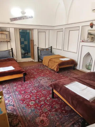 اقامتگاه سنتی صادقی - واحد پاقپون