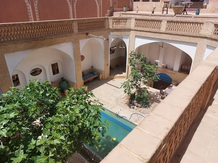 اقامتگاه سنتی صادقی - واحد گذرنو