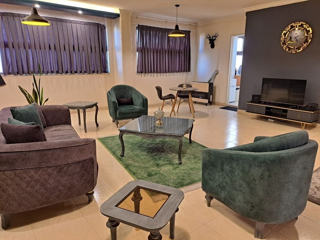 آپارتمان دوخوابه سی و سه پل