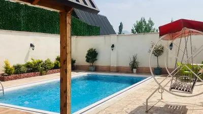 کلبه یک خوابه سوئیسی استخردار آبگرم خالقی