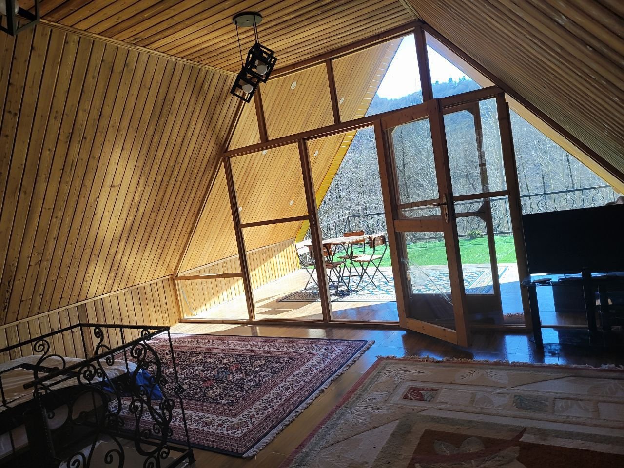 کلبه دوخوابه جنگلی ماه پیشونی