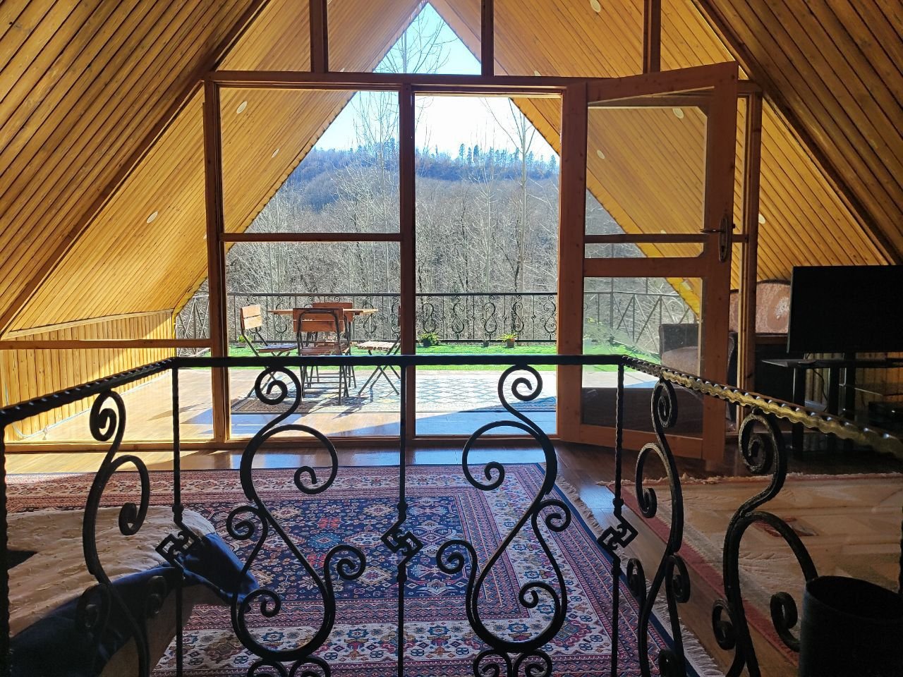 کلبه دوخوابه جنگلی ماه پیشونی