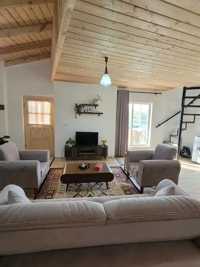 کلبه یک خوابه دوبلکس چوب و کاه گل فرافر