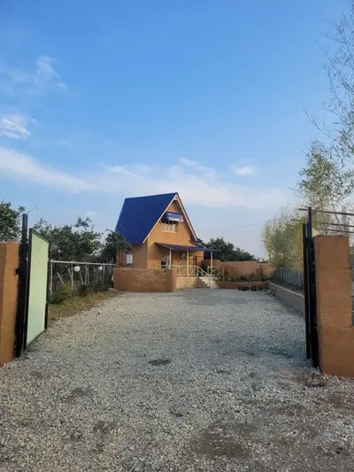 کلبه یک خوابه دوبلکس چوب و کاه گل فرافر