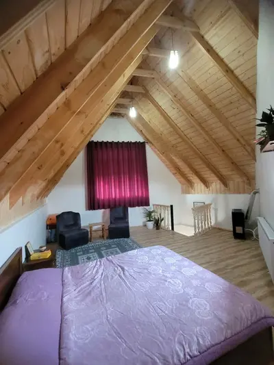 کلبه یک خوابه دوبلکس چوب و کاه گل فرافر