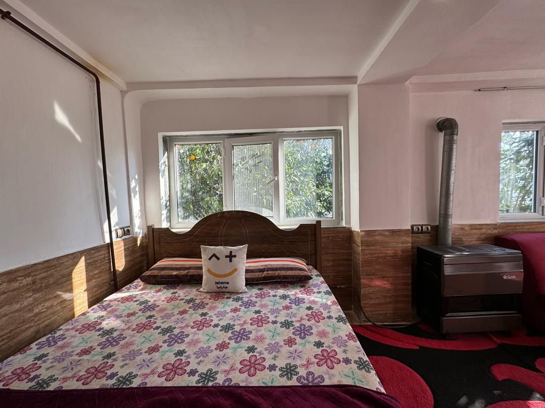 سوئیت فلت توکالی - تخت دو نفره ( پنجره ها پرده دارد)