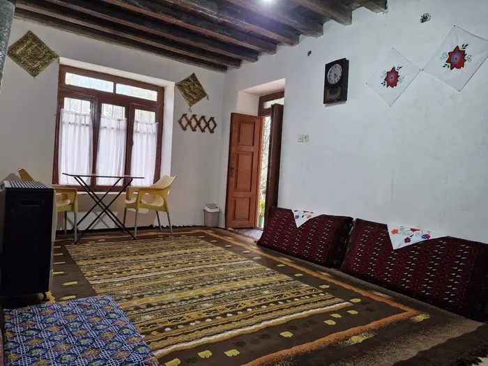 بوم گردی پرچین - واحد میان سو