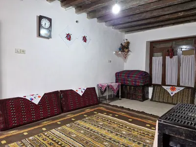 بومگردی پرچین - واحد میان سو