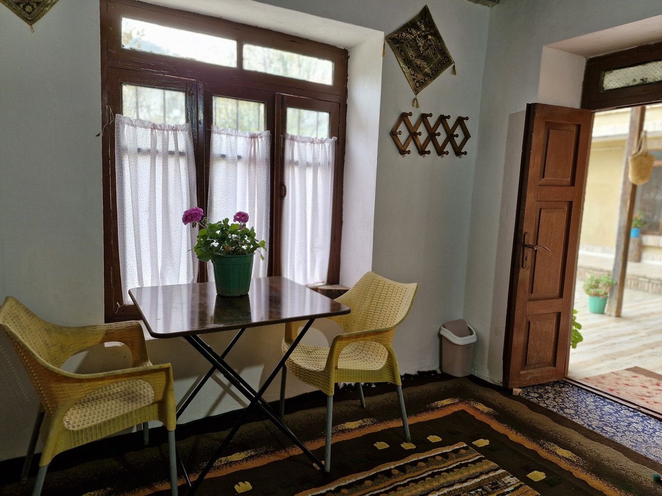 بومگردی پرچین - واحد میان سو