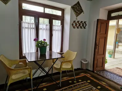 بومگردی پرچین - واحد میان سو