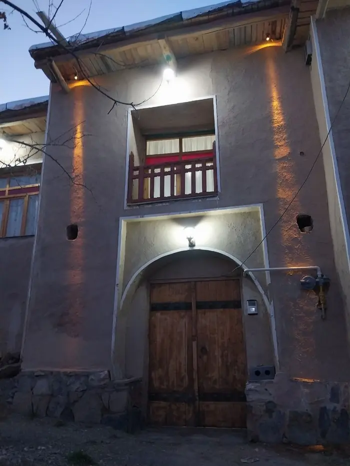 بوم گردی تخت شازده - واحد 1 - نمای ورودی اقامتگاه 