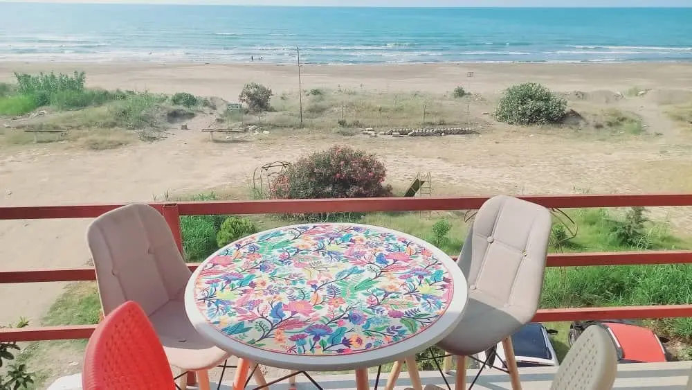 سه خوابه ساحلی دریایی - تراس واقع در حال و پذیرایی 