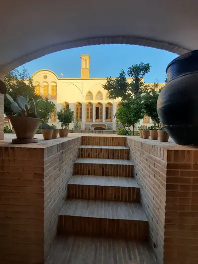 اقامتگاه سنتی اشکوب - واحد دوتخته توئین حیاط