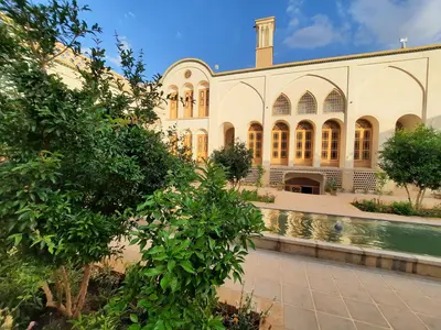 اقامتگاه سنتی اشکوب - واحد دوتخته دبل حیاط