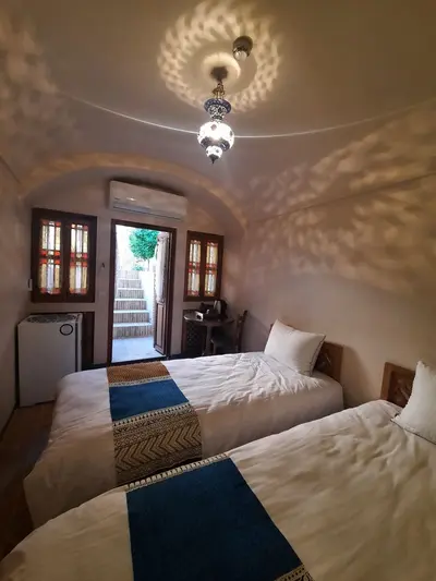 اقامتگاه سنتی اشکوب - واحد دوتخته توئین حیاط