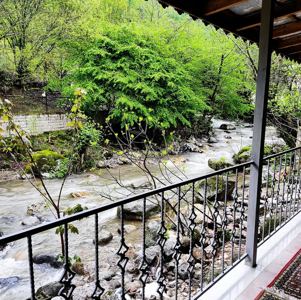 ویلا یک خوابه لب رودخانه دلنواز - ویو تراس