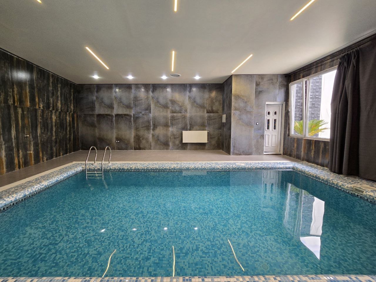 ویلا دوخوابه استخردار آبگرم رویال 4