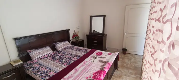 آپارتمان یک خوابه حامد 1 - نمای از تخت خواب و سرویس خواب