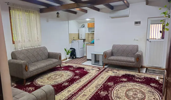 کلبه دوخوابه چوبی سنتی کیش رودبار - پذیرایی