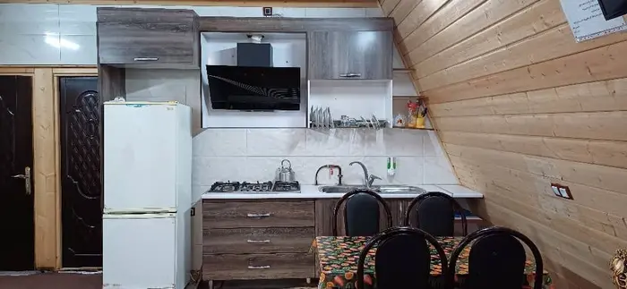 کلبه دوخوابه سوئیسی پدری - آشپزخانه