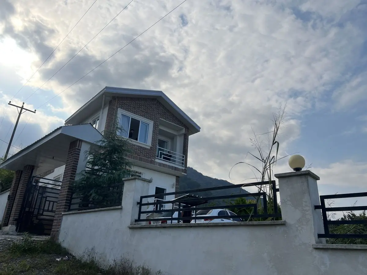 ویلا سه خوابه جنگلي سودا - نمای کلی ویلا در روز