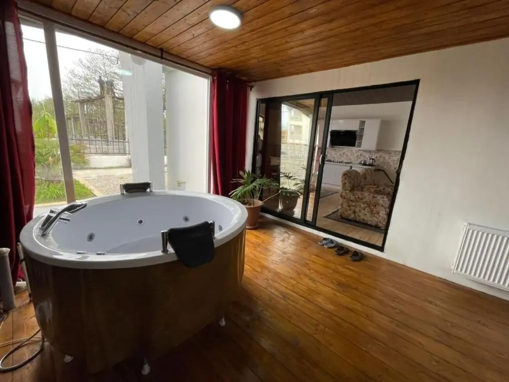 ویلا دوخوابه جکوزی دار جنگلی آیلی