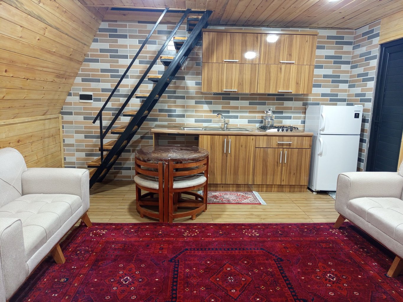 کلبه دوخوابه کلبه سوئیسی امین