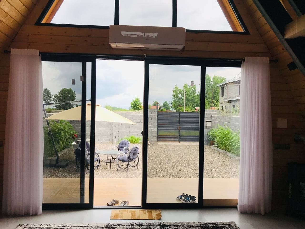 کلبه دوخوابه سوئیسی چاف