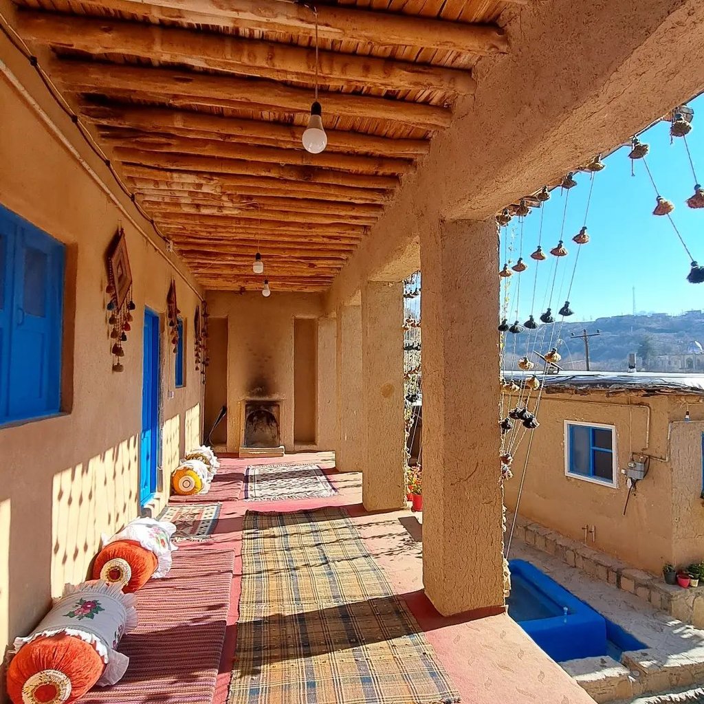 اقامتگاه سنتی آوا - واحد آبی - ایوان اتاق آبی