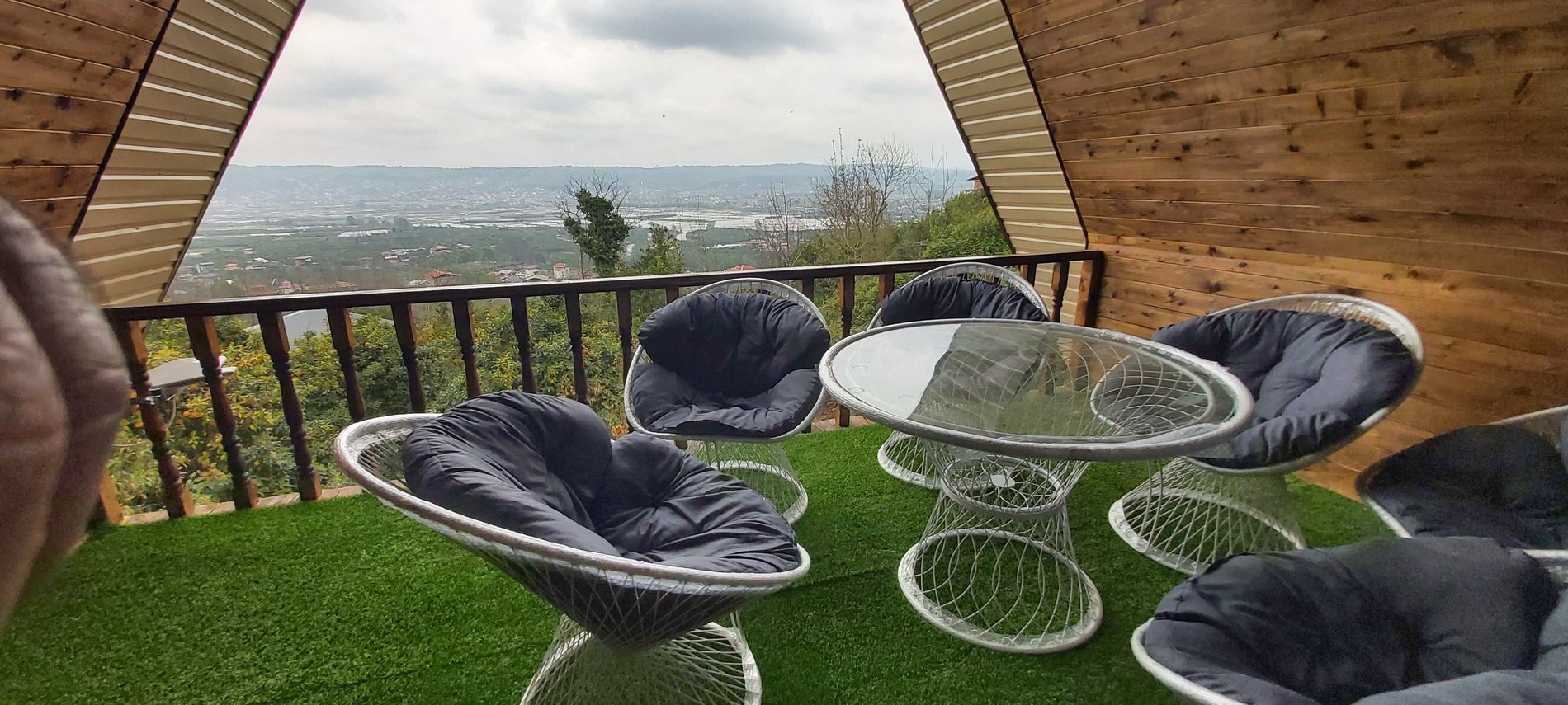 کلبه دوخوابه سوئیسی استخردار آرتین