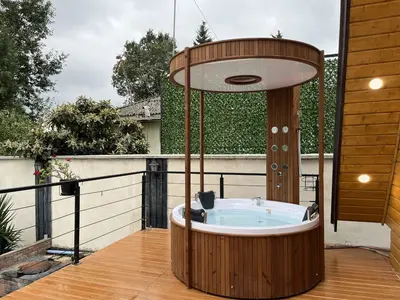 کلبه دوخوابه سوئیسی جنگلی جکوزی دار خانه امید