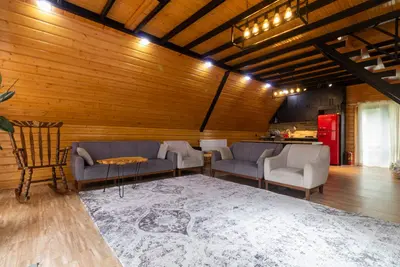 کلبه دوخوابه سوئیسی جنگلی جکوزی دار خانه امید